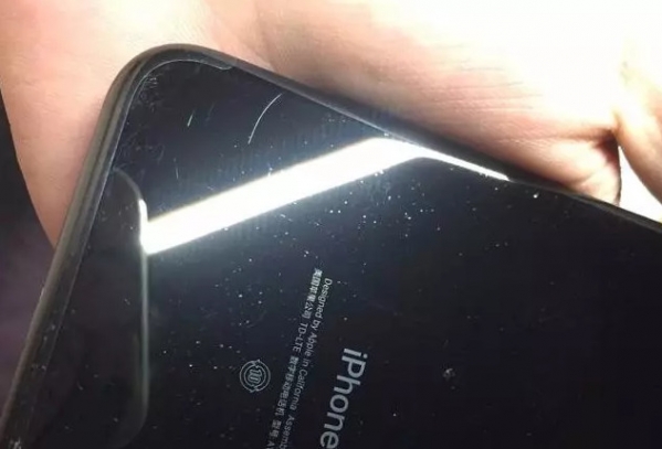 iphone7��Ҫ��Ĥ�� ƻ���ֻ���Ĥ���ֺ�