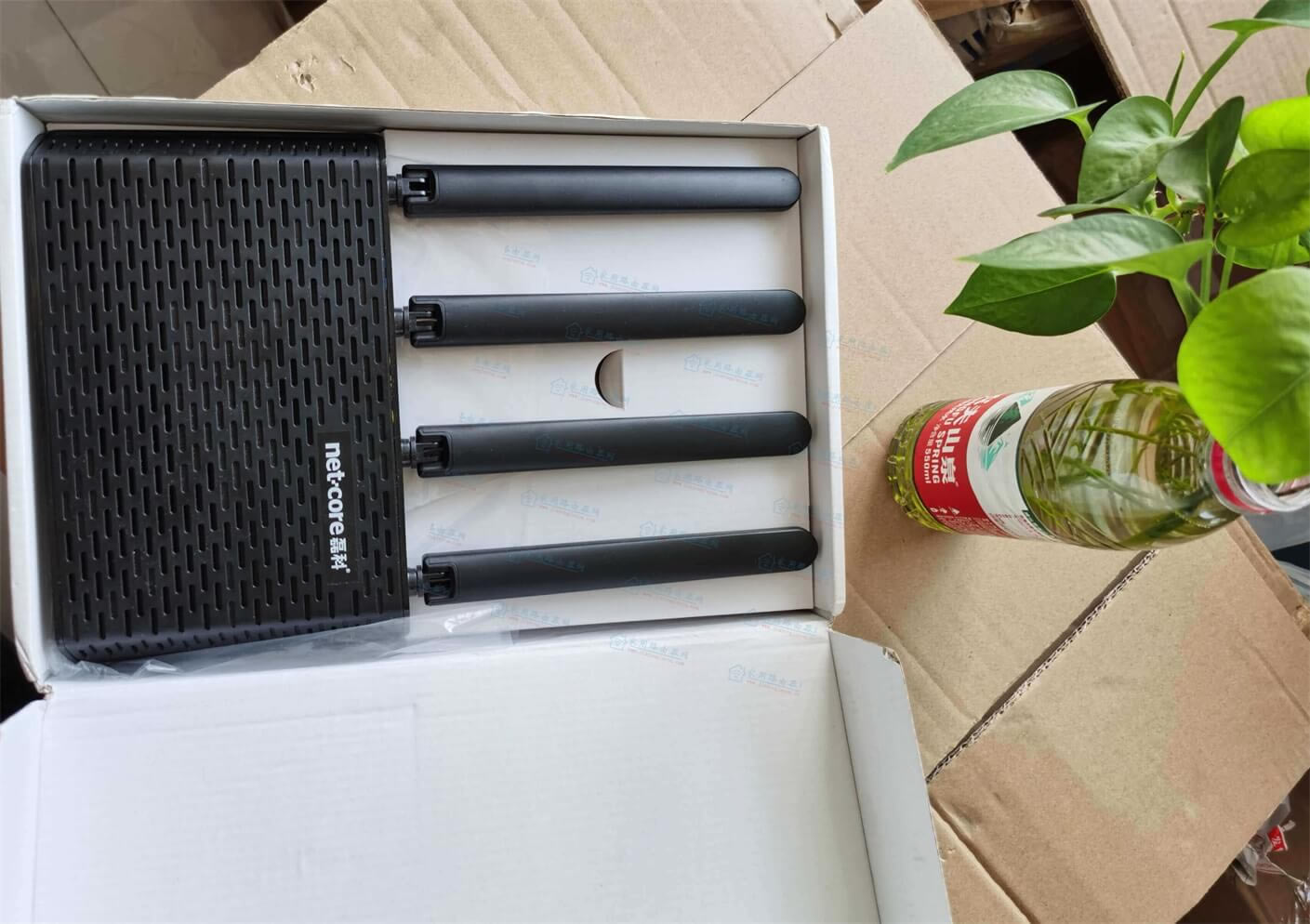 磊科4G无线路由器G1开箱体验和测评